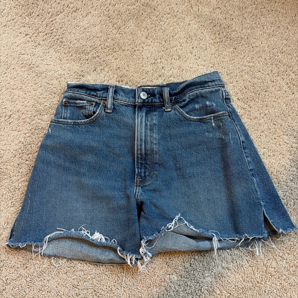 Abercrombie 4” Mom Short High Rise Denim Jean Size 4/27 Curve Love Distressed